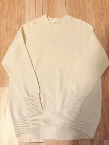 투모로우랜드 맥피 니트