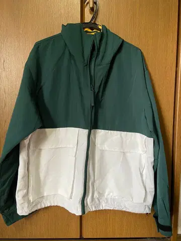 나일론 자켓 그린과 화이트 2톤 후드 부착