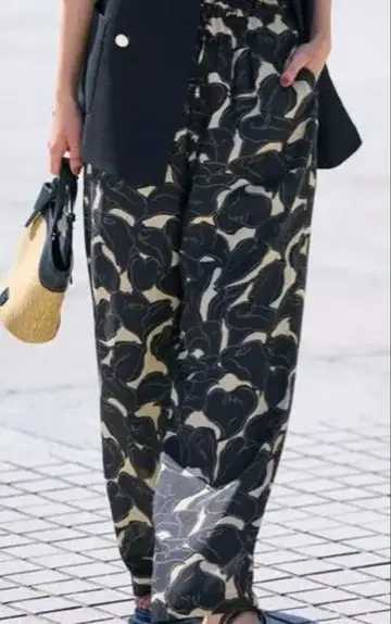 23구 Ratti 플라워 아트 프린트 와이드 팬츠