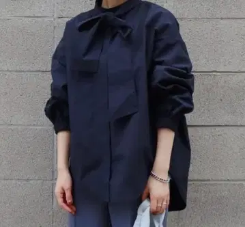 마차트 machatt 보타이 블라우스 네이비