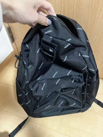 NEW ERA 블랙 백팩