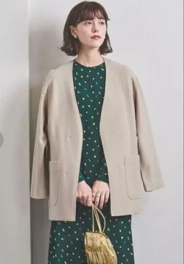 유나이티드 애로우즈 스무스 V넥 숏코트 울 사이즈 F