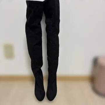 블랙 스웨이드 오버니 부츠