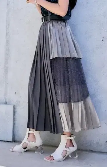 [ 새상품급 ] HARE 이소재 플리츠 스커트 그레이