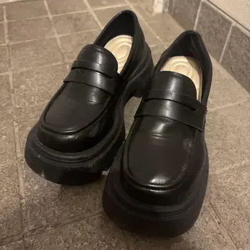 통굽 블랙 로퍼