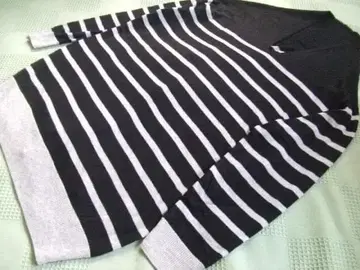 새상품 펠리시모 독특한 넥 보더 니트