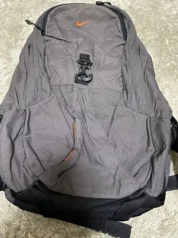 나이키 차콜 그레이 백팩