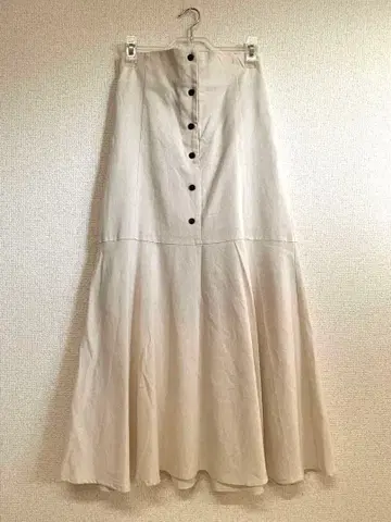 아이보리 생성 버튼 플레어 스커트 F