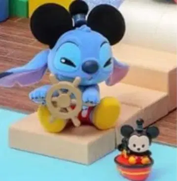 HotToys 미키 & 프렌즈 스티치 COSBI 피규어