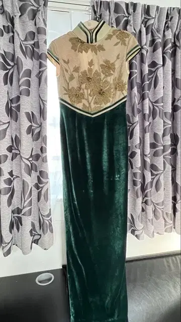 다크 그린 자수 비즈 차이나 드레스