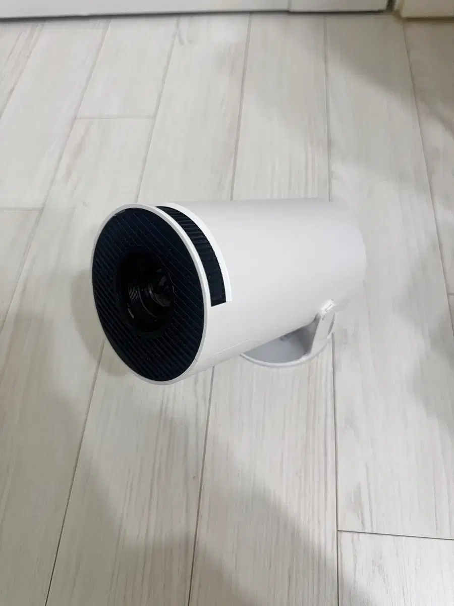 HY300 Mini Beam Projector