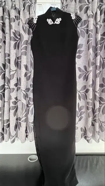 비쥬 장식 블랙 하이넥 차이나 드레스