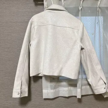 ZARA 화이트 크롭 자켓