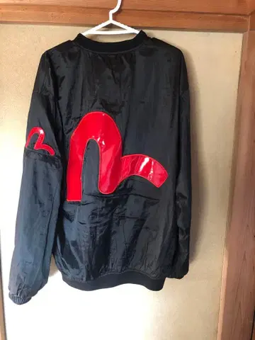 나일론 자켓 블랙 빨간색 로고 포함