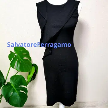 비대칭 디자인 슬리브리스 원피스 블랙