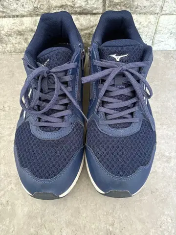 미즈노 네이비 스니커즈