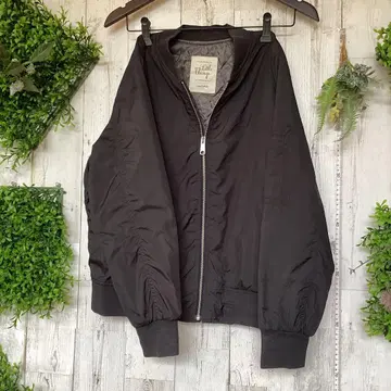 평평하게 놓음 가슴 너비 52 소매 폭 19