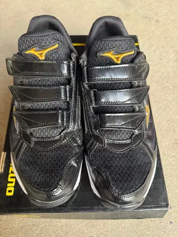 미즈노 프로 트레이닝 슈즈 블랙/골드