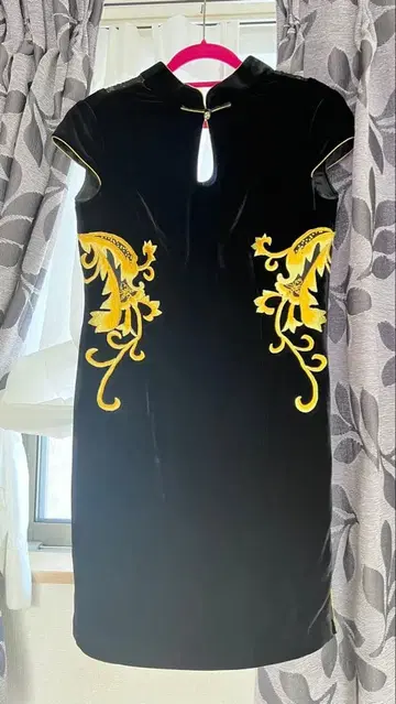 블랙 벨벳 차이나 드레스