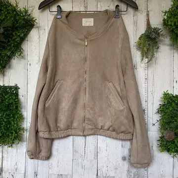 평평하게 놓음 가슴 너비 53 소매 폭 18