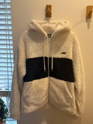 NEW BALANCE 보아 플리스 자켓 화이트/블랙 L 사이즈