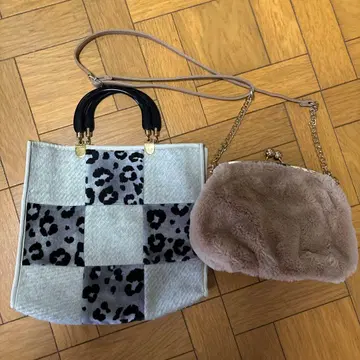 가마구치 숄더백과 체크 백 2점