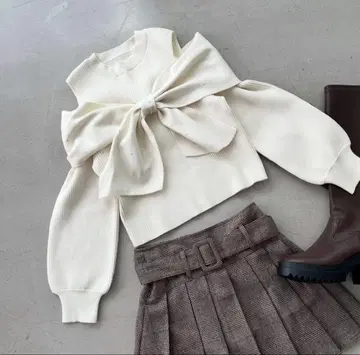 MAJESTIC LEGON 마제 비쥬 어깨 트임 니트 즉시 구매