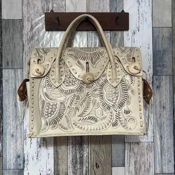 빈티지 엠보 백 가죽 화이트