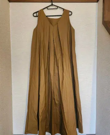 RADIATE 슬리브리스 롱 원피스 브라운