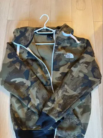 THE NORTH FACE 지퍼 후드티 초레어 즉완컬러 카모플라쥬
