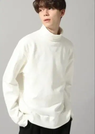 HARE 터틀넥 맨투맨