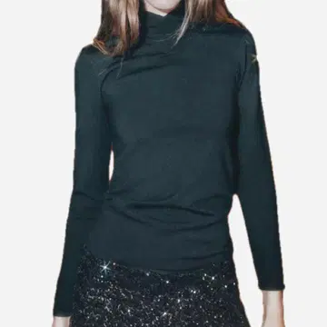 S 착용 1회 울 소재 크로스 하이넥 스웨터 블랙 손세탁 워셔블