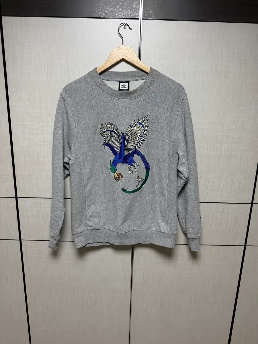 Adidas graphic sweatshirt gray size 90