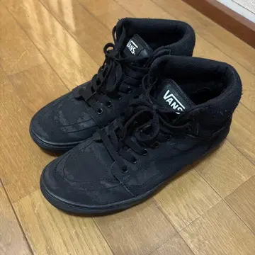 Vans 블랙 하이컷 스니커즈