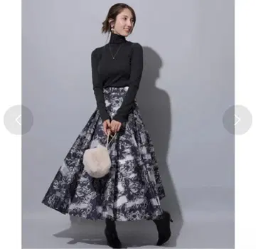 시어 자카드 서큘러 스커트