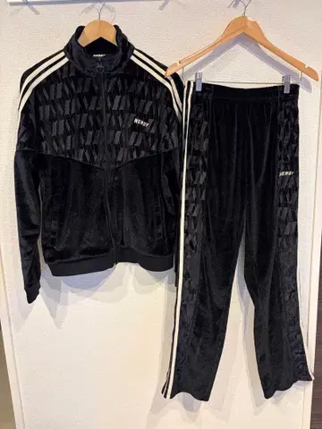 NERDY 블랙 벨로아 셋업 사이즈 S