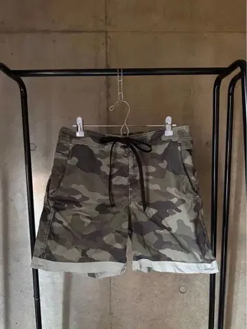 REPLAY 카모 패턴 숏팬츠