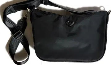 내일 발송 COCOCELUXGOLD 포코노 나일론 하프문 디자인 백