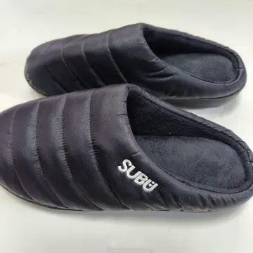 SUBU 블랙 슬리퍼 퀼팅 디자인