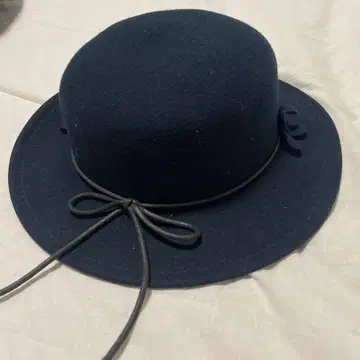 MARYLIA 울 햇 네이비 꽃 디자인