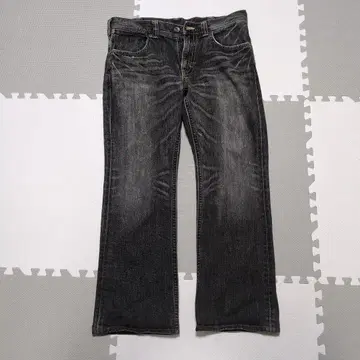 Wrangler 스트레이트 데님 다크 그레이