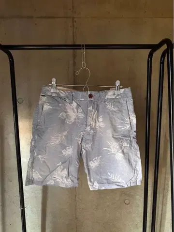 SCOTCH&SODA 꽃무늬 숏팬츠 스카이블루 x 화이트 W28