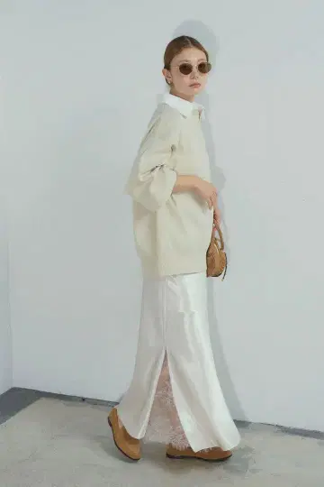 프레피 대비 니트 + 밑단 레이스 새틴 스커트 (2SET)