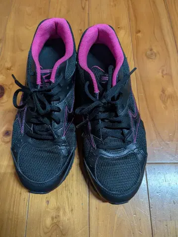 Mizuno 러닝화 블랙/핑크