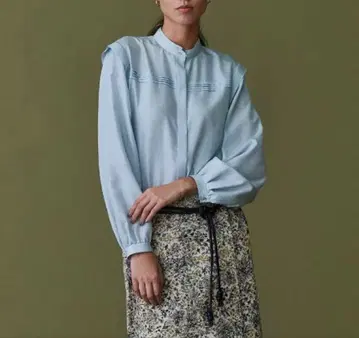 Tomorrowland 워셔블 실크 스탠드 카라 블라우스