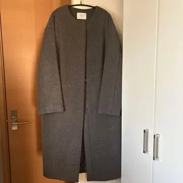 1회 착용만 한 새상품급 이에나 램스울 노카라 롱 코트 38