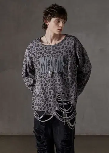 [ GRANCY ] 올 패턴 큐빅 그래픽 롱 T 그레이 레오파드 / M