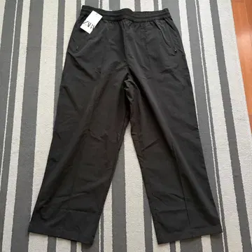 새상품 미사용 ZARA 릴랙스핏 팬츠 블랙 XL