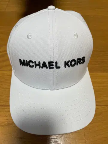 MICHAEL KORS 화이트 캡