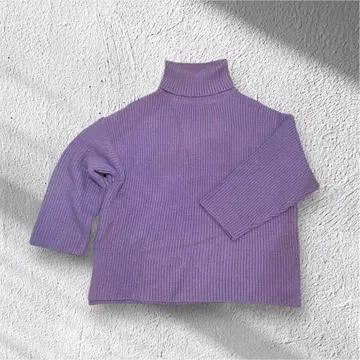 리브 편직 퍼플 터틀넥 스웨터